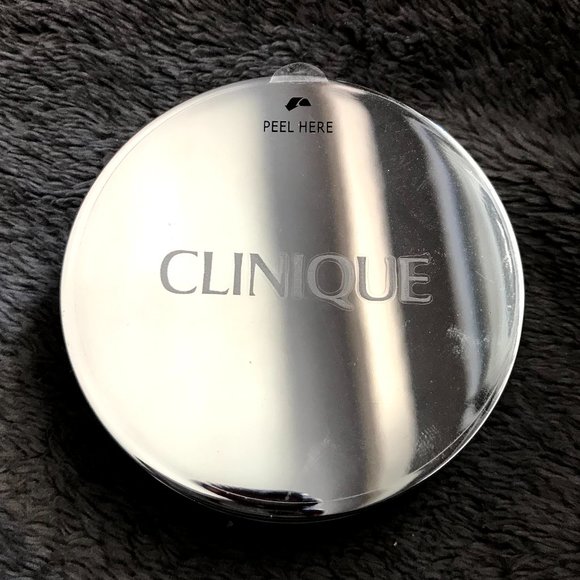 Clinique Stay-Matte Sheer Pressed Powder Oil-Free - Picture 3 of 4